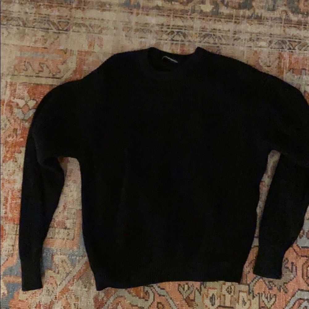 Black crew neck sweater